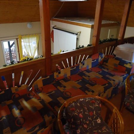 Czermann Panzio Es Etterem Hotel Oroszlány Екстериор снимка