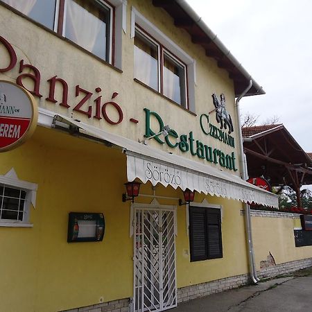 Czermann Panzio Es Etterem Hotel Oroszlány Екстериор снимка