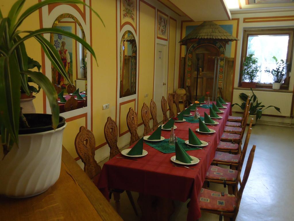 Czermann Panzio Es Etterem Hotel Oroszlány Екстериор снимка