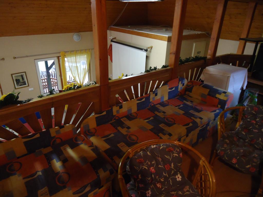 Czermann Panzio Es Etterem Hotel Oroszlány Екстериор снимка
