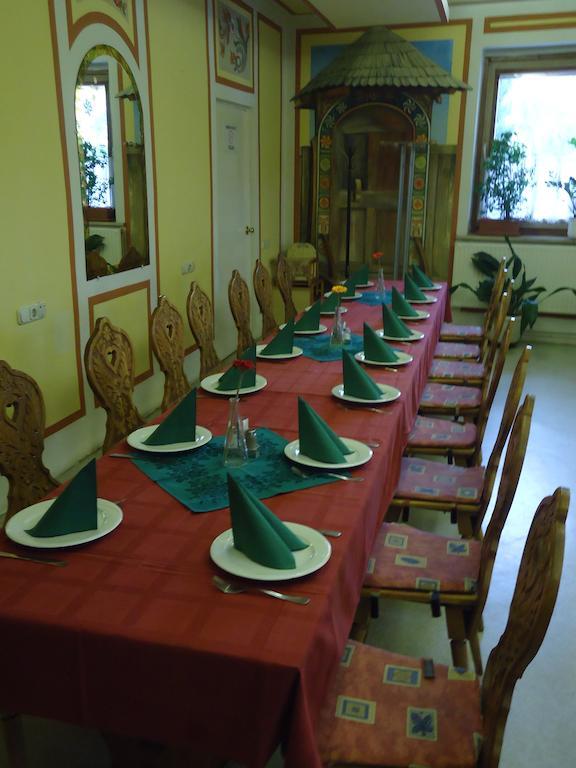Czermann Panzio Es Etterem Hotel Oroszlány Екстериор снимка