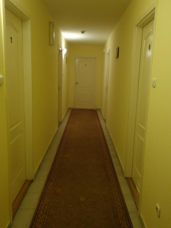 Czermann Panzio Es Etterem Hotel Oroszlány Екстериор снимка