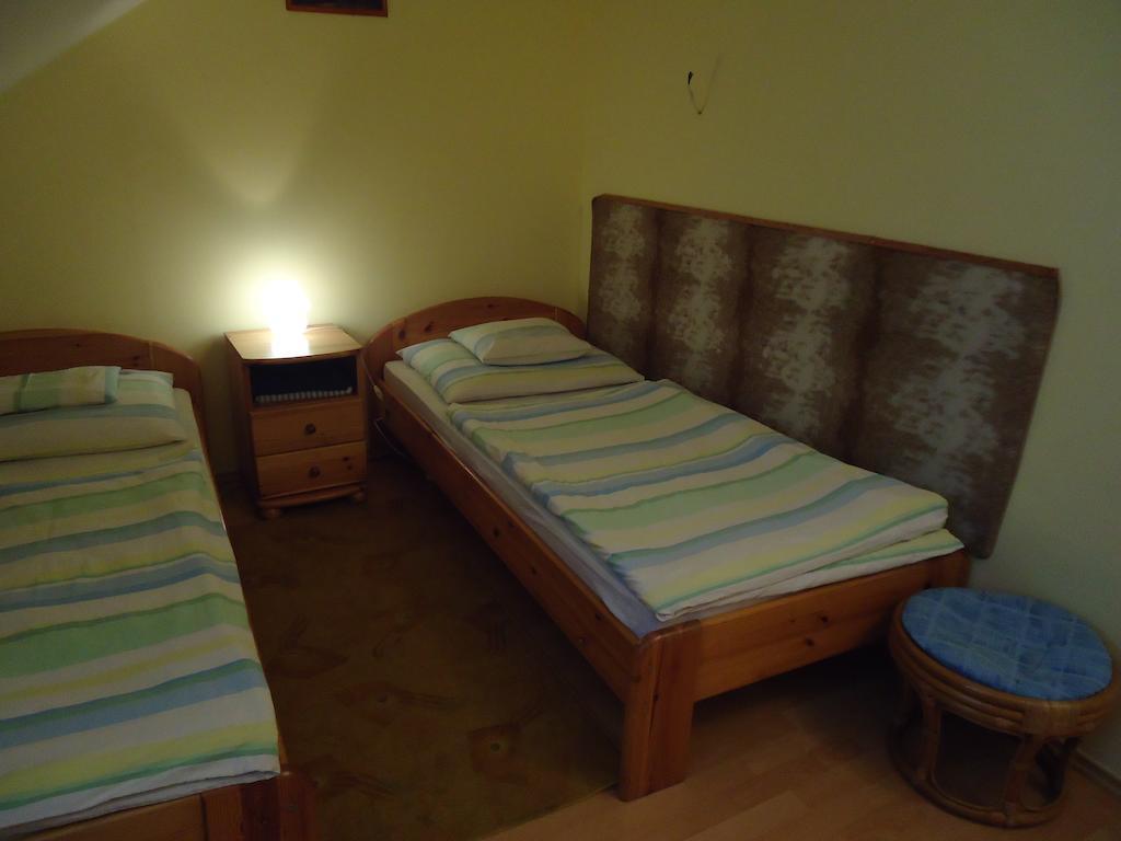 Czermann Panzio Es Etterem Hotel Oroszlány Екстериор снимка