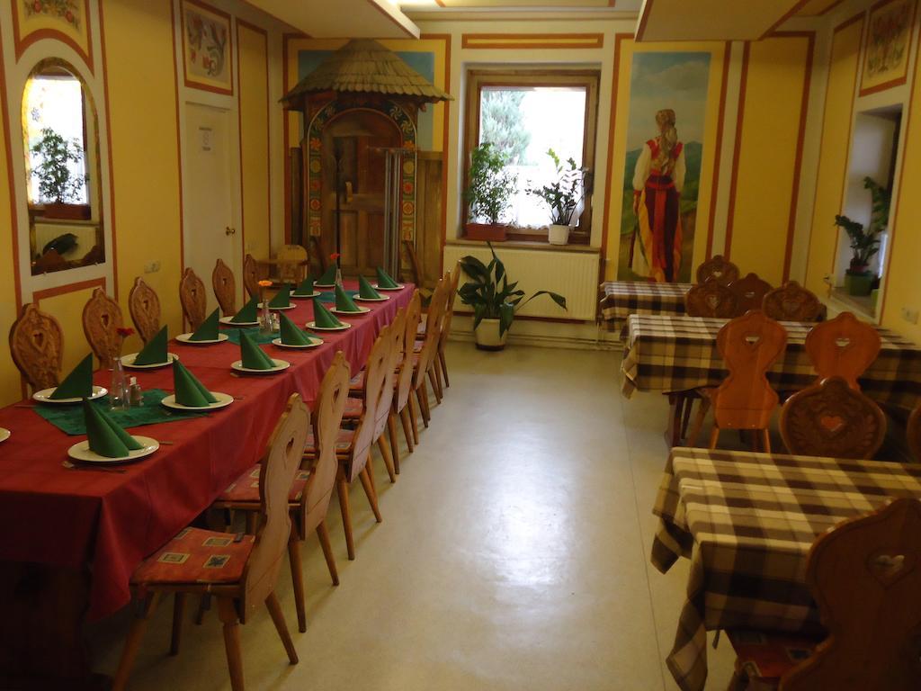 Czermann Panzio Es Etterem Hotel Oroszlány Екстериор снимка