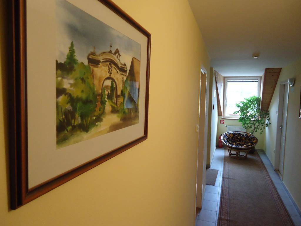 Czermann Panzio Es Etterem Hotel Oroszlány Екстериор снимка